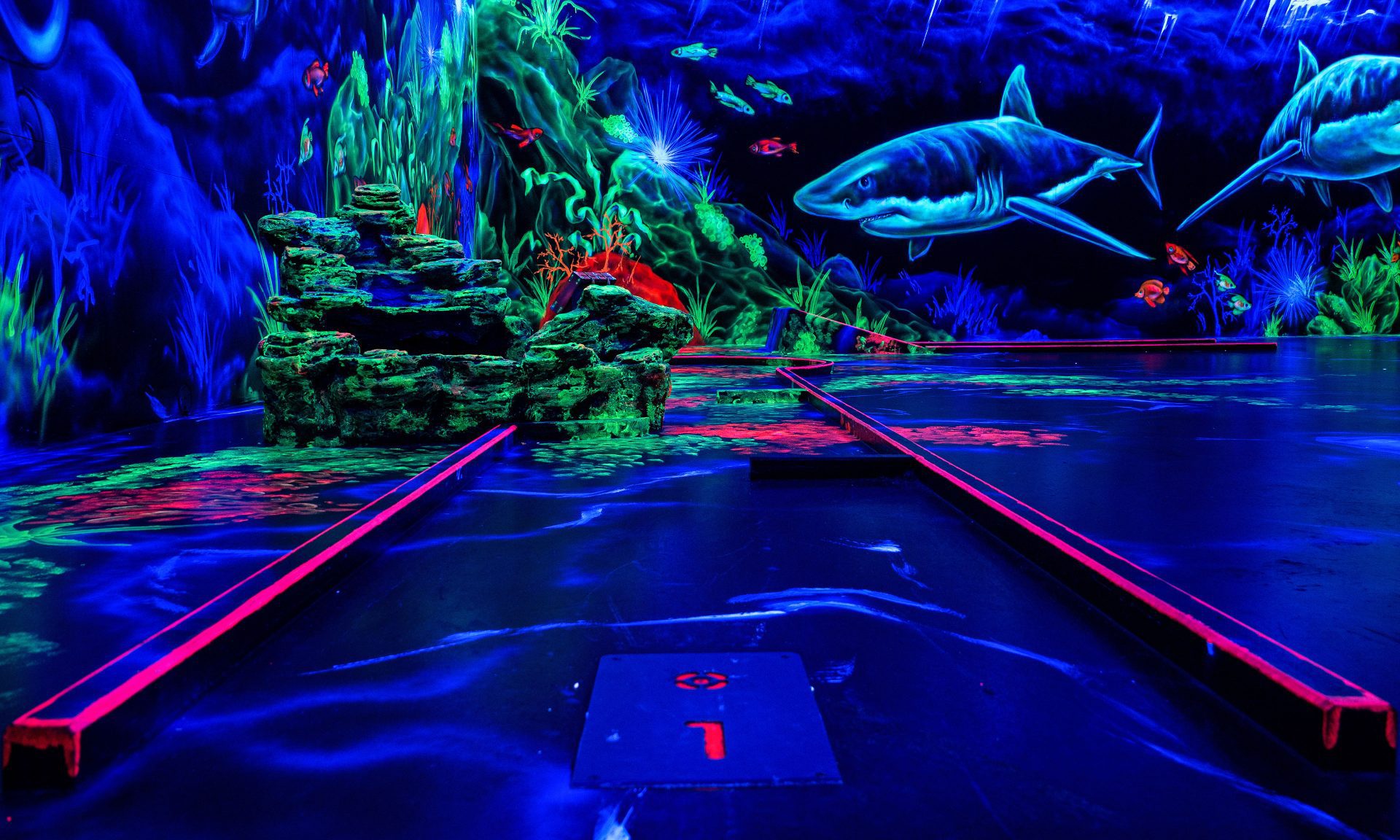 Fabelhafte Neon Minigolf Magdeburg Bilder